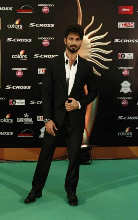 Bollywood stars glam up for IIFA 2015: Pictures of Deepika, Hrithik, Bipasha, Parineeti, Anushka Haider actor Shahid Kapoor also came wearing a tuxedo
